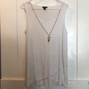 New Directions white sleeveless blouse